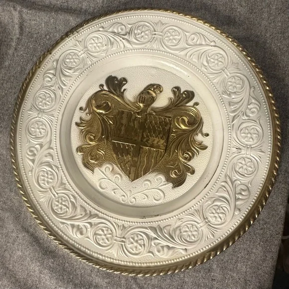 Elegant Brass / White Shield Coat of Arms Wall Plaques. Set of 2 - Picture 3 of 7